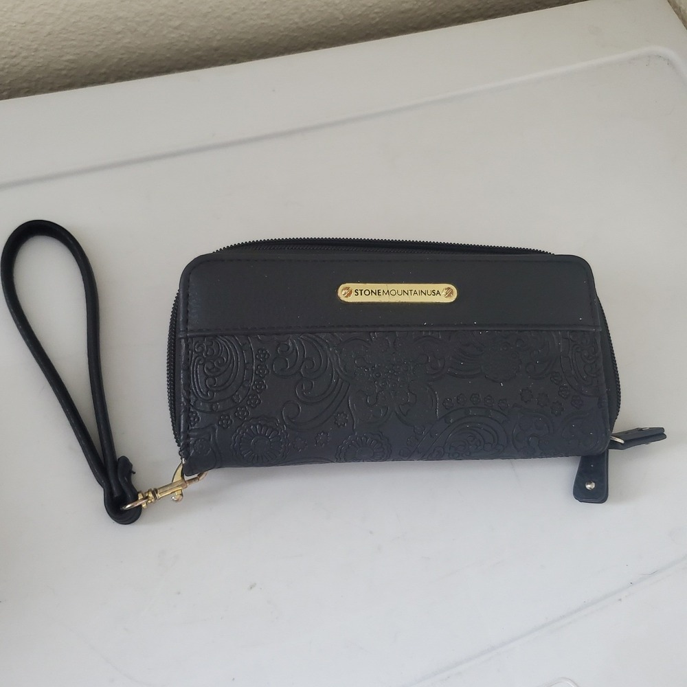 Stone Mountain USA Black Embossed Paisley Wristlet Wallet Double Zip Organizer